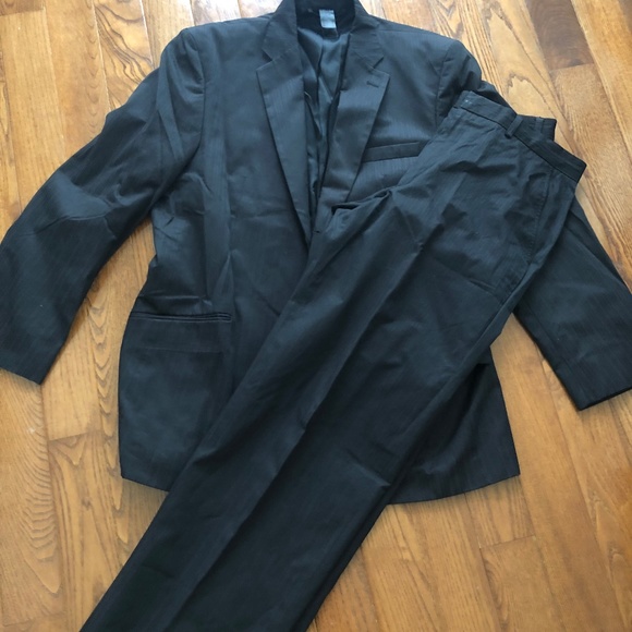 Concepts by Claiborne two pc suit (L jacket 32 pants)